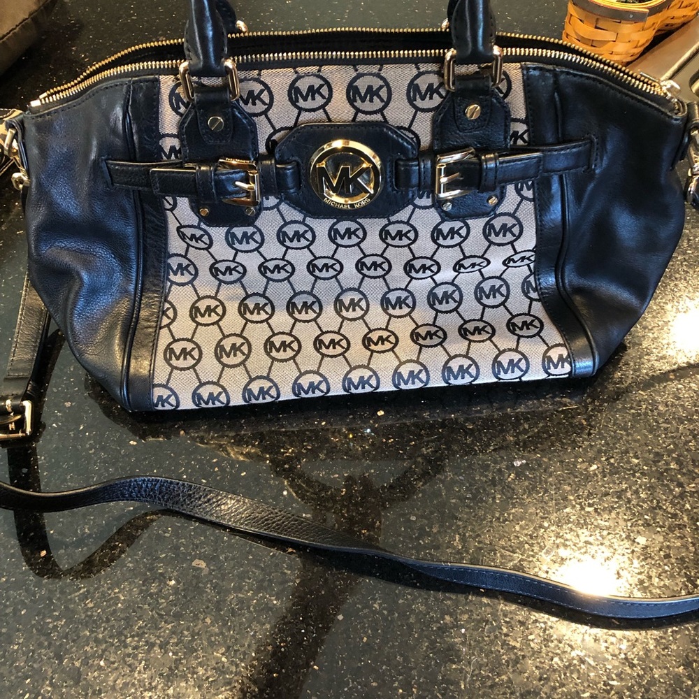 AUTHENTIC Michael Kors Purse